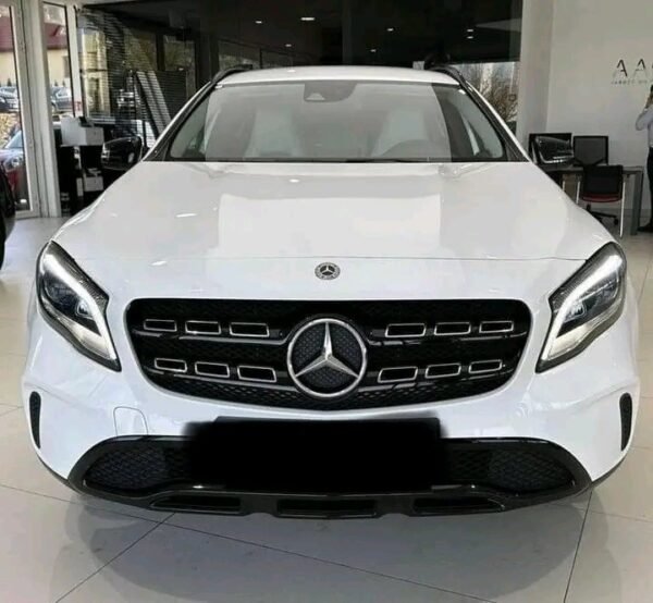 Mercedes-Benz GLA 200 – Image 21