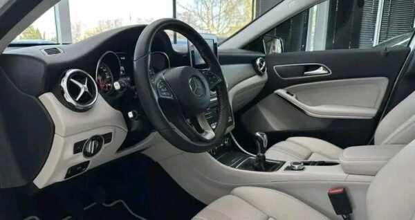 Mercedes-Benz GLA 200 – Image 27