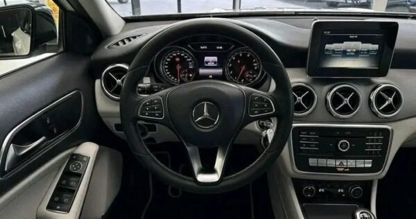 Mercedes-Benz GLA 200 – Image 23