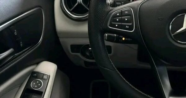Mercedes-Benz GLA 200 – Image 25