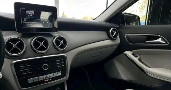 Mercedes-Benz GLA 200 – Image 22