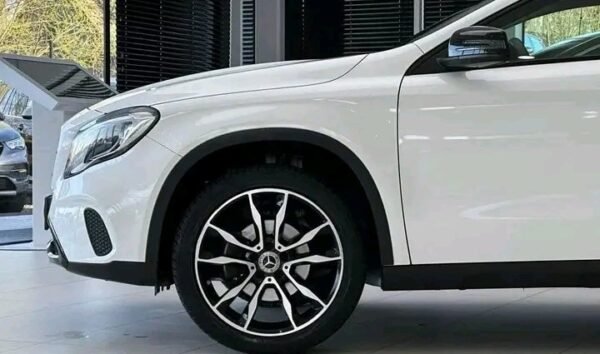 Mercedes-Benz GLA 200 – Image 11