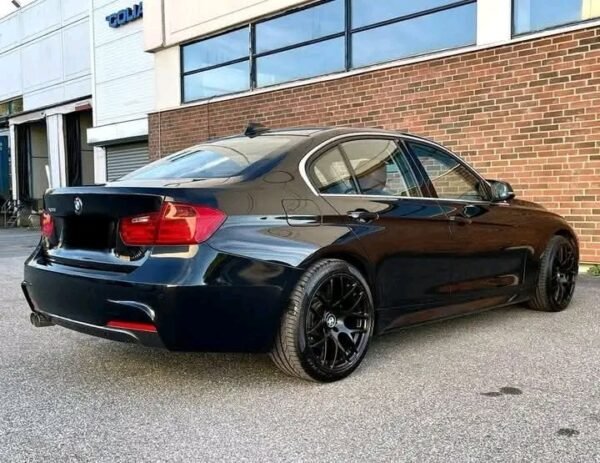BMW 3 Series – Image 10