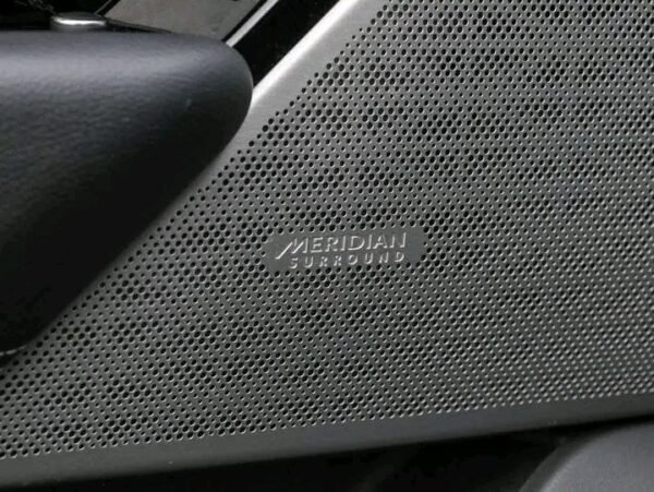 Land Rover Range Rover Velar - Image 21