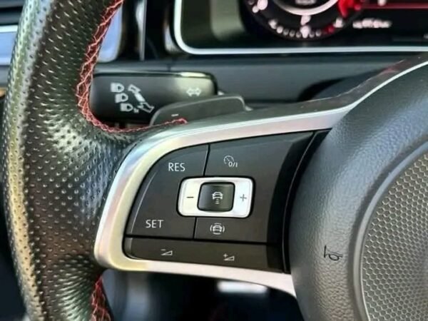 VOLKSWAGEN GOLF – Image 2