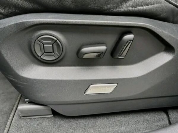 Volkswagen Touareg – Image 21