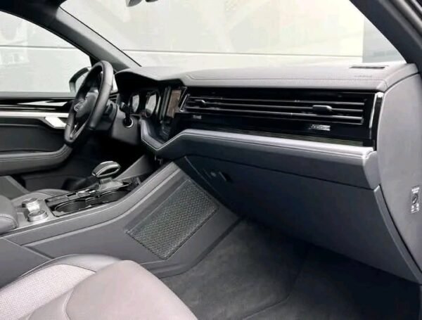 Volkswagen Touareg – Image 2