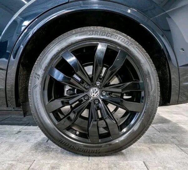 Volkswagen Touareg – Image 25