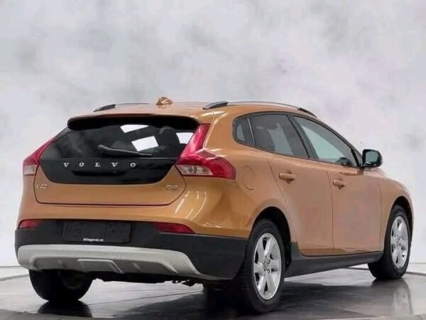 Volvo V40 Cross – Image 12