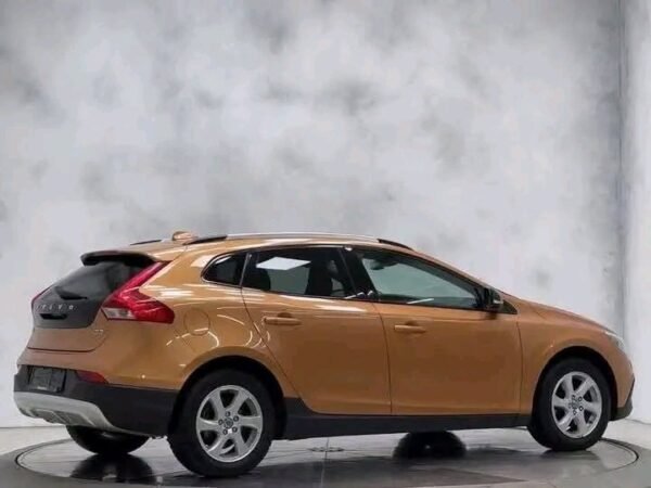 Volvo V40 Cross – Image 7