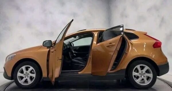 Volvo V40 Cross – Image 4
