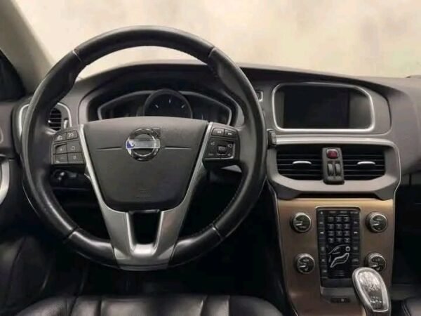 Volvo V40 Cross – Image 5