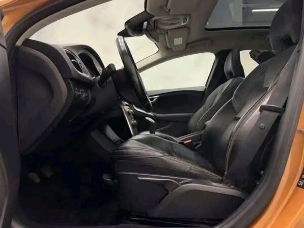 Volvo V40 Cross – Image 6