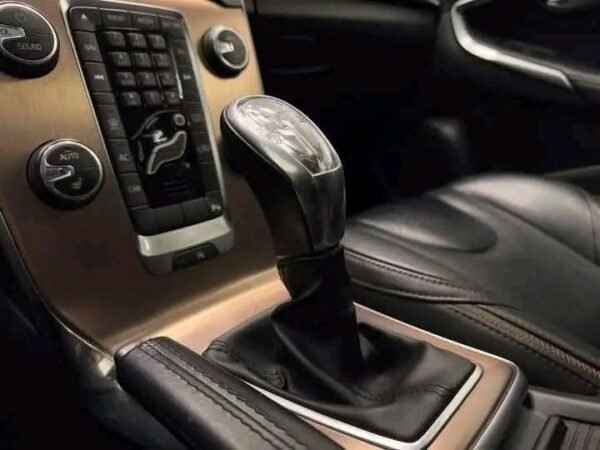 Volvo V40 Cross – Image 10