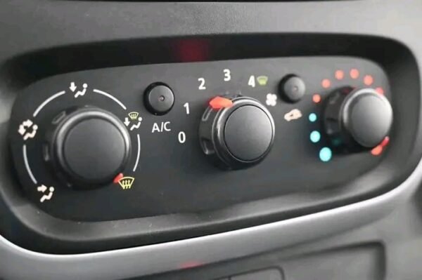 Opel Vivaro – Image 8