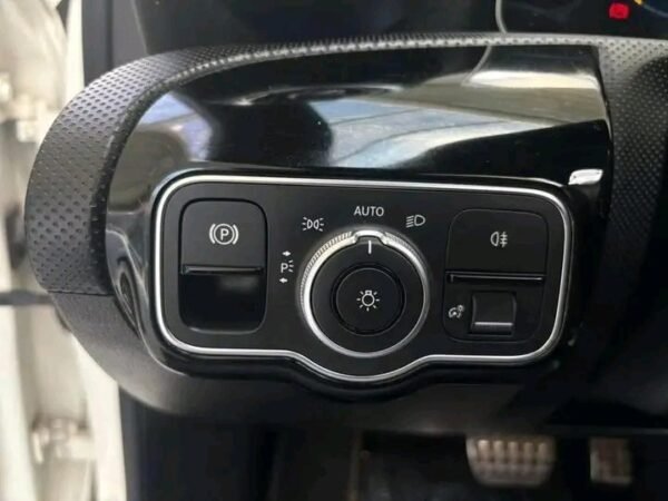 MERCEDES A-CLASS – Image 2