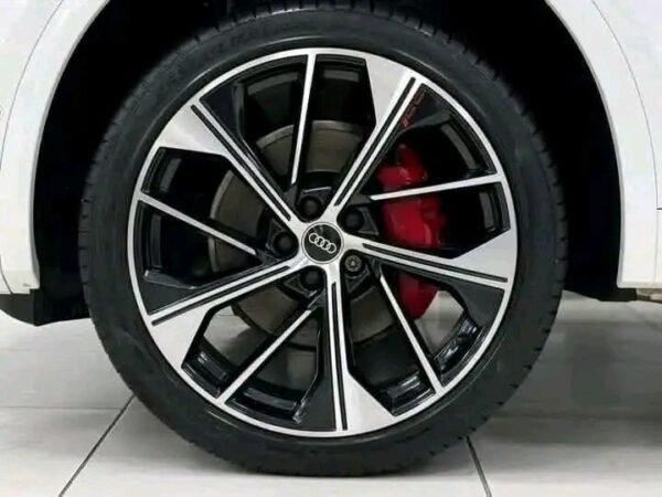 Audi Q5 40 – Image 23