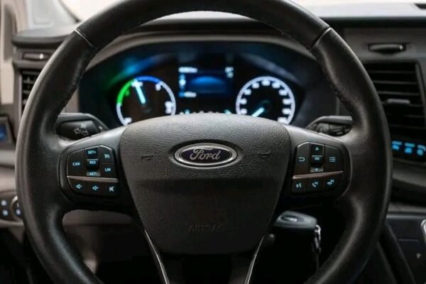 Ford Tourneo Custom – Image 21