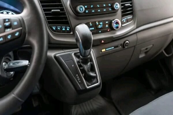 Ford Tourneo Custom – Image 20