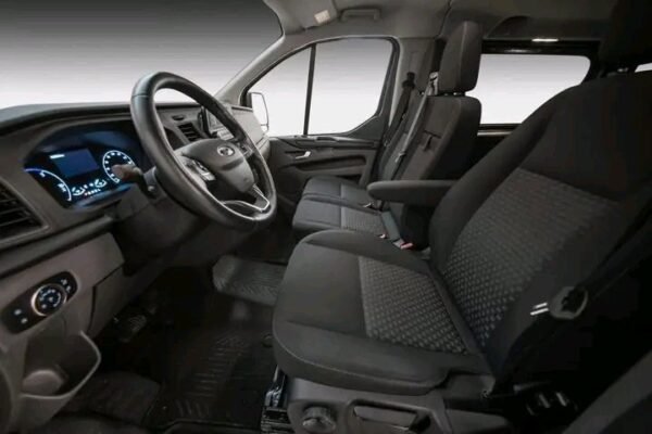 Ford Tourneo Custom – Image 13