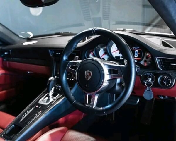 Porsche 911 Turbo S – Image 8
