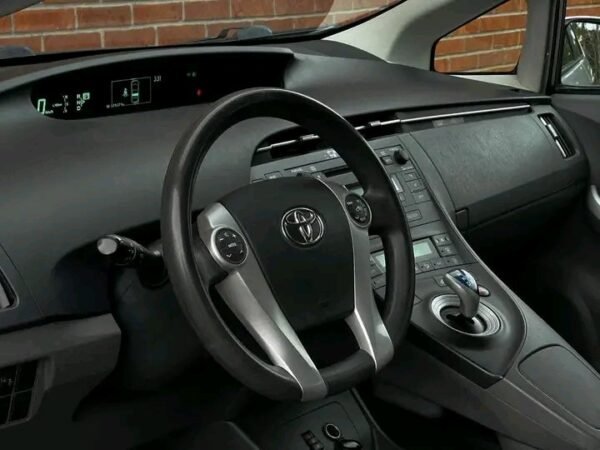 Toyota Prius – Image 10