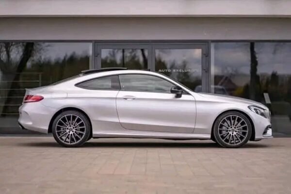 Mercedes-Benz C-Class 300 – Image 13