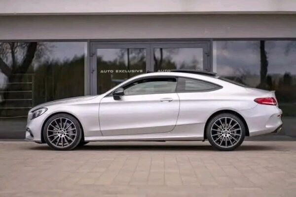 Mercedes-Benz C-Class 300 – Image 12