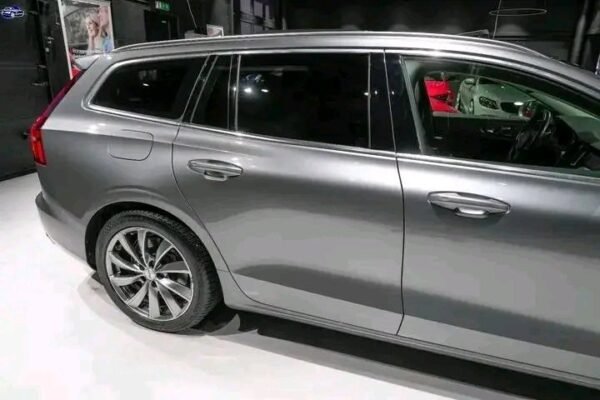Volvo V60 T8 AWD – Image 35