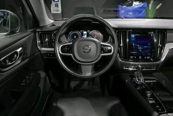 Volvo V60 T8 AWD – Image 17