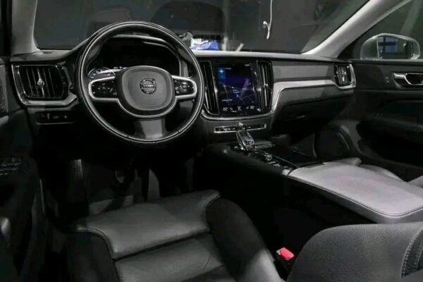 Volvo V60 T8 AWD – Image 43