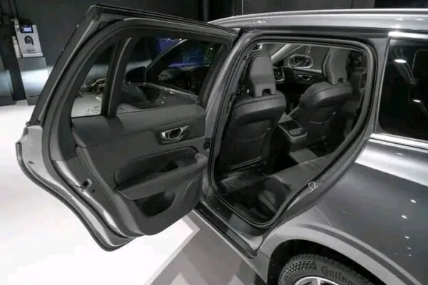 Volvo V60 T8 AWD – Image 15