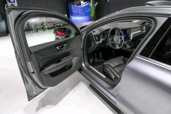 Volvo V60 T8 AWD – Image 41