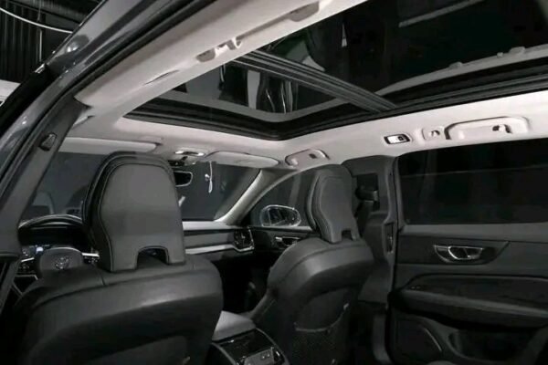 Volvo V60 T8 AWD – Image 3