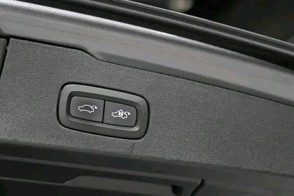 Volvo V60 T8 AWD – Image 13