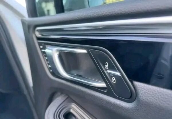 Porsche Macan – Image 12