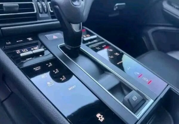 Porsche Macan – Image 14