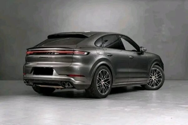 Porsche Cayenne Coupe S E-Hybrid – Image 20