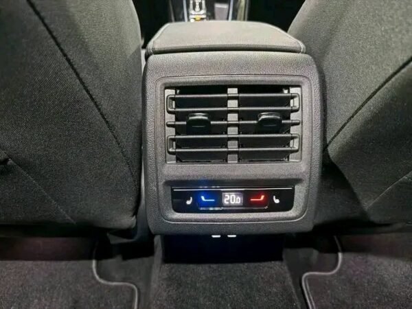 Volkswagen Golf – Image 8