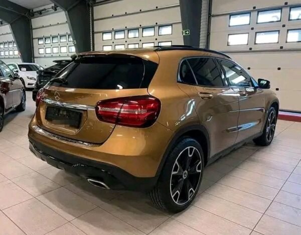 Mercedes-Benz GLA – Image 12