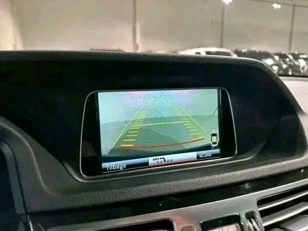 Mercedes-Benz E-Class – Image 17