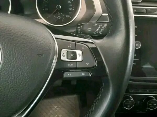 Volkswagen Tiguan – Image 25