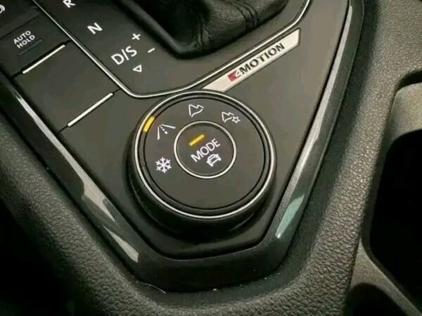 Volkswagen Tiguan – Image 23