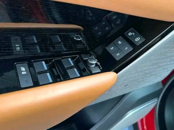 Land Rover Range Rover Velar – Image 2