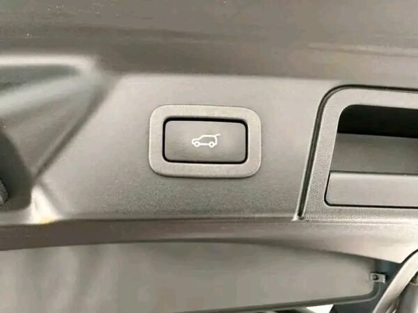 Land Rover Range Rover Velar – Image 21
