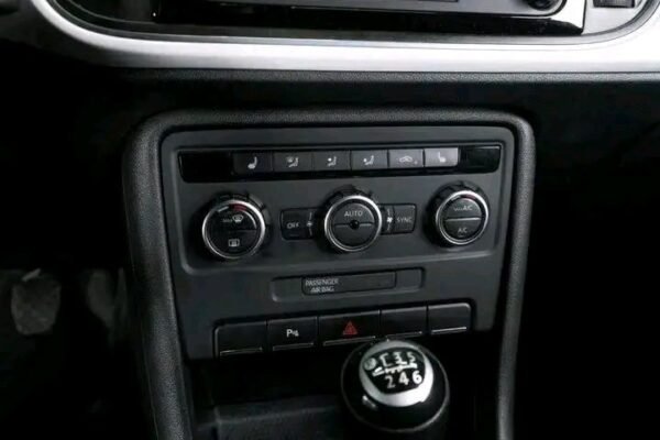 Volkswagen Beetle – Image 8