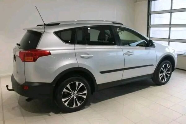 Toyota RAV4 – Image 8