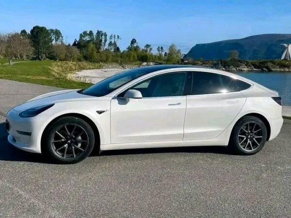 Tesla Model 3 – Image 9