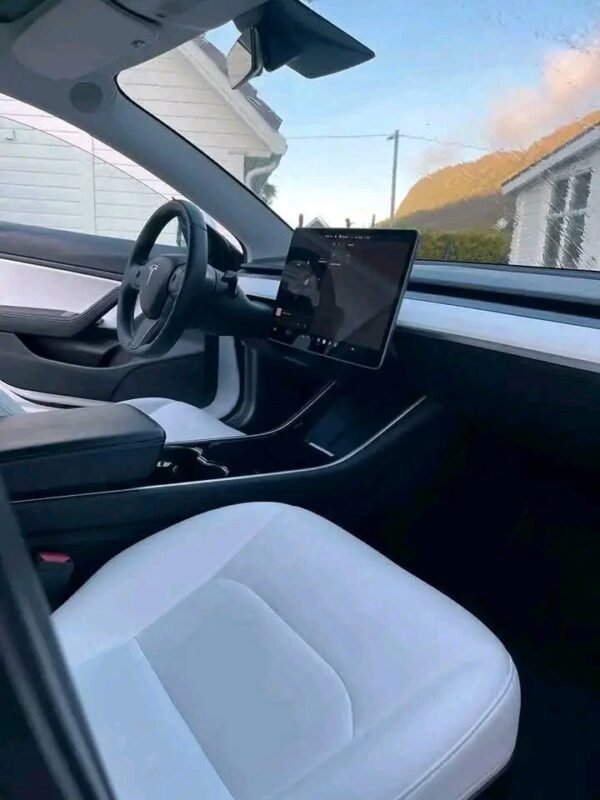 Tesla Model 3 – Image 12