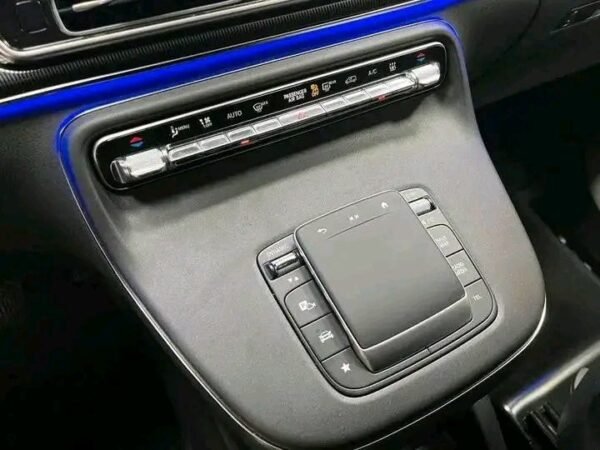 Mercedes-Benz EQV – Image 22